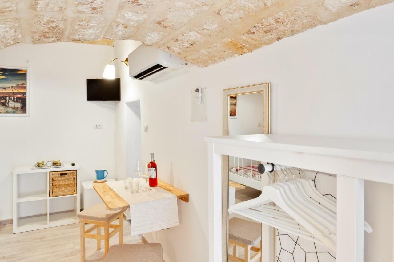 San Nicola Clemente Private Room Bari Exterior photo